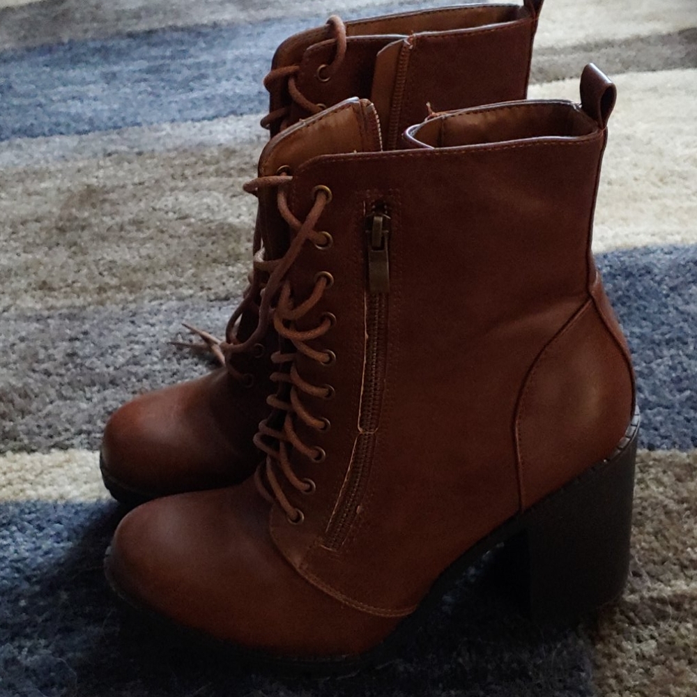 Lace up Heeled Boots